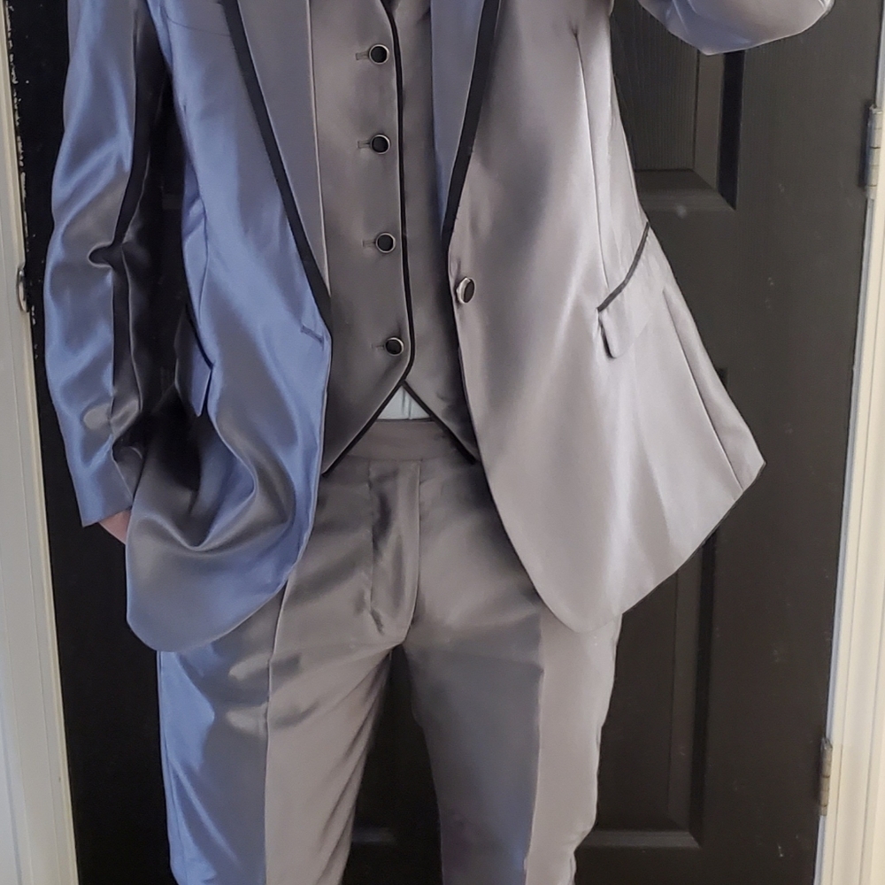 38R 3 piece tux. Shark skin Gray/Silver
